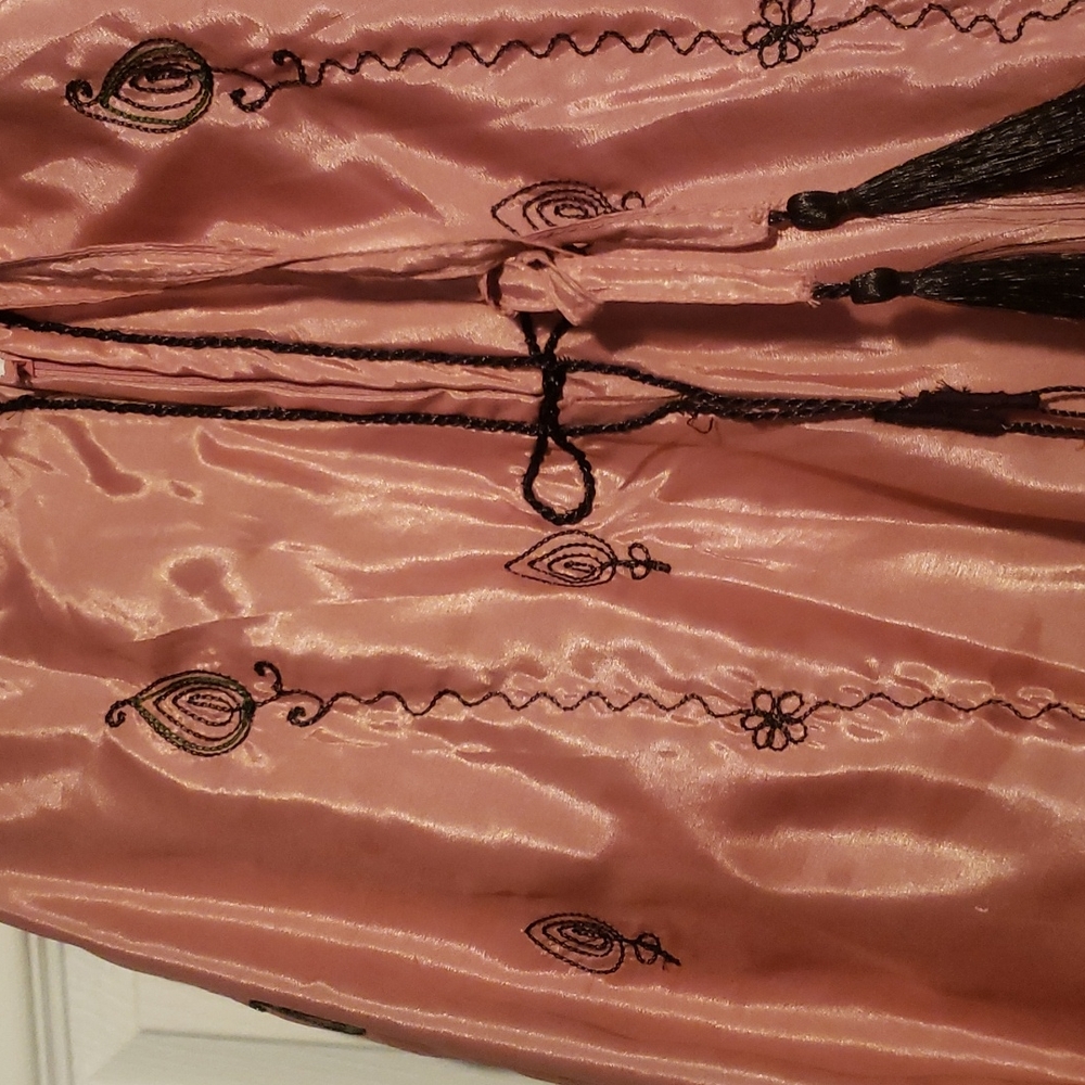 Skirt.. - Picture 4 of 4